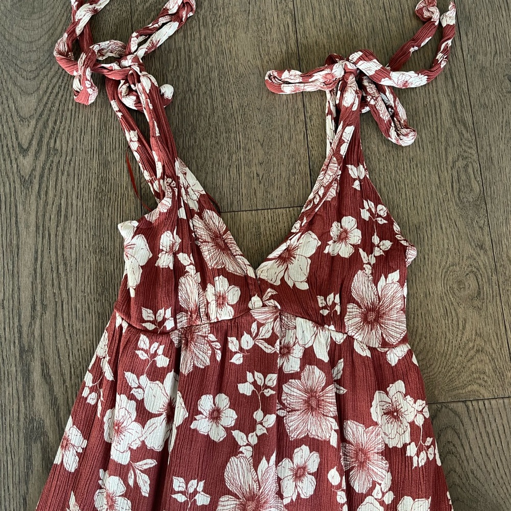 Abercrombie adjustable floral dress! Worn once!